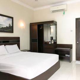 Selorejo Resort Mitra RedDoorz，位于Sekar的酒店