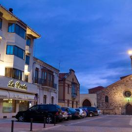 Hotel Restaurante La Peseta,位于阿斯托加的酒店