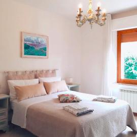 Casa Italia - Appartamento con giardino，位于锡纳伦加的酒店