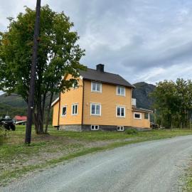 Ytrevoll，位于Kvalvik的酒店