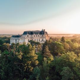 InterContinental Hotels Chantilly Chateau Mont Royal by IHG，位于尚蒂伊的酒店