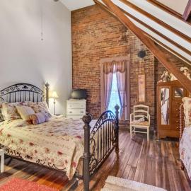 ​Dickinson Room at Main Street Bed & Breakfast，位于格拉斯哥的酒店