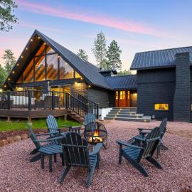 Cozy Modern Chalet in Strawberry，位于Pine的酒店