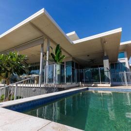 Bayview Paradise with Private Pool-Marina Deck，位于Stuart Park的酒店