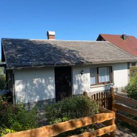 Ruhiger und renovierter Bungalow mit großem hundefreundlichem Garten zur Alleinnutzung