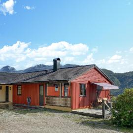 Amazing Home In Florø With Wifi，位于弗洛罗的酒店