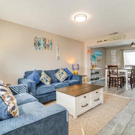 Bright Brigantine Townhome: Steps to Beach Access!，位于布里根泰恩的酒店