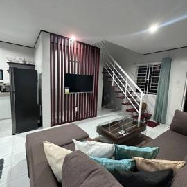 TymCast's Place - 2 Story house，位于Kabankalan的酒店
