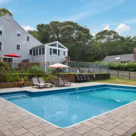 Private Pool Large Deck and Game Room，位于丹尼斯的酒店
