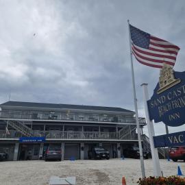 Sandcastle Beachfront Inn，位于韦斯特利的酒店