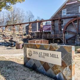 Inn at the Mill, an Ascend Collection Hotel，位于费耶特维尔的酒店