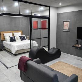 Ultra-Modern Studio Apartment，位于泰布尔维尤的酒店