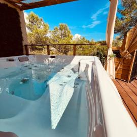 Yourte éco-lodge avec jacuzzi luxe chez C&C, exclusivement réservée aux ADULTES，位于Cantaron的酒店