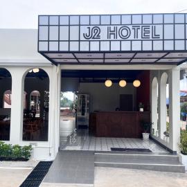 J2 Hotel Kpp，位于甘烹碧的酒店
