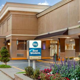 Best Western Mill River Manor，位于罗克维尔森特的酒店