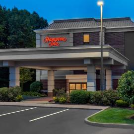 Hampton Inn Hartford Airport，位于温莎洛克斯的酒店