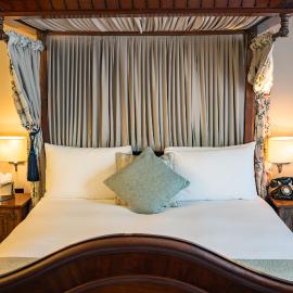 The Red Lion Hotel，位于希灵登的酒店