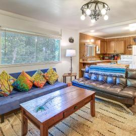Rustic Cabin w/ Patio: 8 Mi to Kings Canyon Park