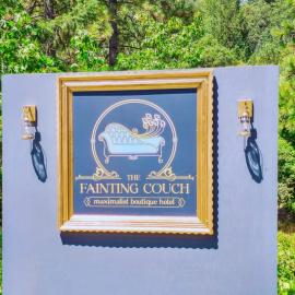 The Fainting Couch Boutique Hotel，位于Cobb的酒店