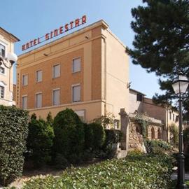 Hotel Ristorante La Ginestra，位于雷卡纳蒂的酒店