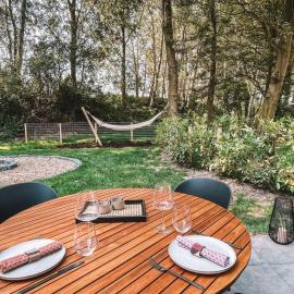 Tiny House Cinta- Dichtbij zee & in een groene omgeving，位于heinkenszand的酒店