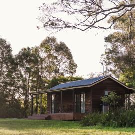 Cabins at LaPera Estate Lovedale Wedding Chapel，位于勒弗戴尔的酒店