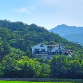 Samcheok Rose Valley Pension，位于三陟的酒店