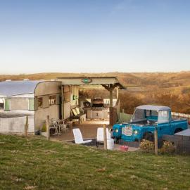 Bluebird Penthouse & Land Rover Hot Tub，位于High Bickington的酒店
