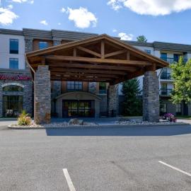 Hampton Inn & Suites Lake George，位于乔治湖的酒店
