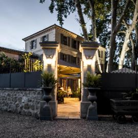 La Bastide de Boulbon，位于布尔邦的酒店