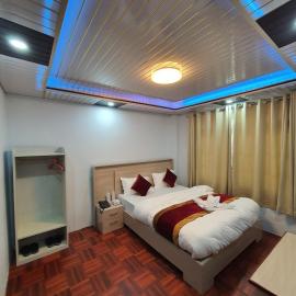 Charikot Downtown Hotel,位于Charikot的酒店
