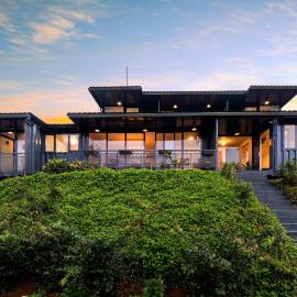 StayVista at Griha Sankalpa with Mountain View, BBQ Wayanad，位于Koroth的酒店