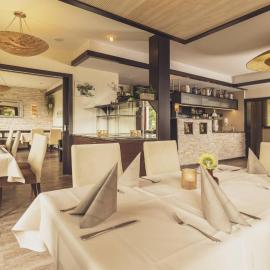 Hotel - Restaurant Sonneneck，位于Dornstetten的酒店