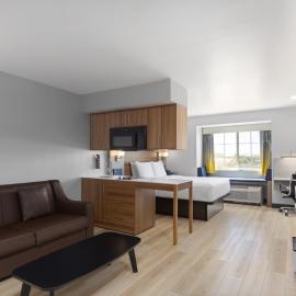 Microtel Inn & Suites by Wyndham Tracy,位于特雷西的酒店