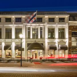 Post-Plaza Hotel & Grand Café,位于吕伐登的酒店