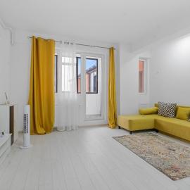 Sunny Yellow Apartment - Penthouse, Aer Conditionat, Free Parking, Self Check-in，位于Roşu的酒店