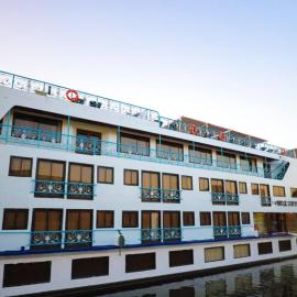 Nile Cruise 2 nights 3 Days From Aswan to Luxor with tours，位于阿斯旺的酒店