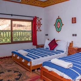 Hotel Awayou，位于Bou Tharar的酒店