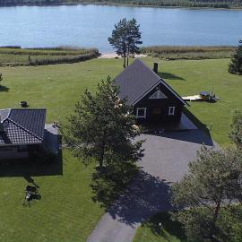 Mäeküla Järve Palkmaja，位于维尔扬迪的酒店