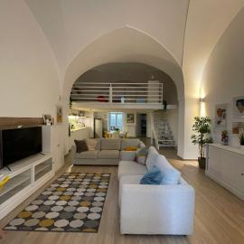 CaSaMaS Spacious 75m Apartment in Brindisi Historic Center Rated 9，位于布林迪西的酒店