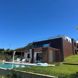 Chalet en la playa con vistas，位于尼格兰的酒店