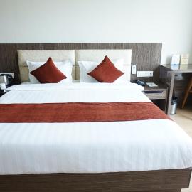 The Aanandam Hotel Resort，位于Itārsi的酒店