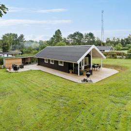 3 Bedroom Nice Home In Melby，位于Melby的酒店
