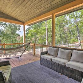 'The Glabin’: Garrison Gem w/ Hot Tub & Fire Pit，位于Garrison的酒店