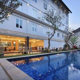 Mars City Hotel,位于登巴萨的酒店