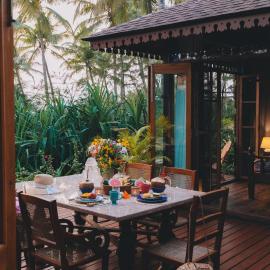 Villa Fiesta - Beachfront Getaway，位于Verna的酒店