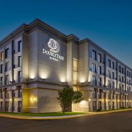 DoubleTree by Hilton Minneapolis Airport, MN,位于布卢明顿的酒店