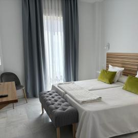 Hotel Lince,位于阿兹纳尔卡扎尔的酒店