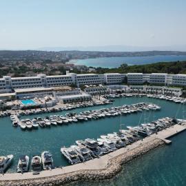 Altin Yunus Hotel & SPA - Çeşme，位于切什梅的酒店