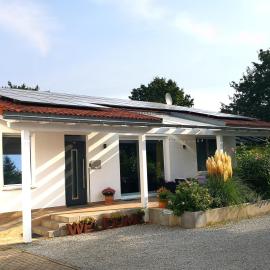 Auszeit Erfurt - stilvoller Bungalow mit Parkplatz - zentrumsnah，位于爱尔福特的酒店